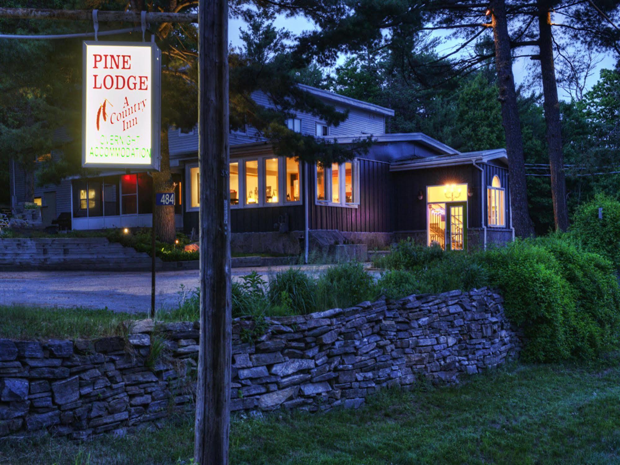 Pine Lodge Muskoka Huntsville Exterior photo
